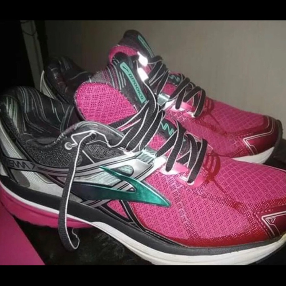 Brooks Ravenna Sz 6.5 like new